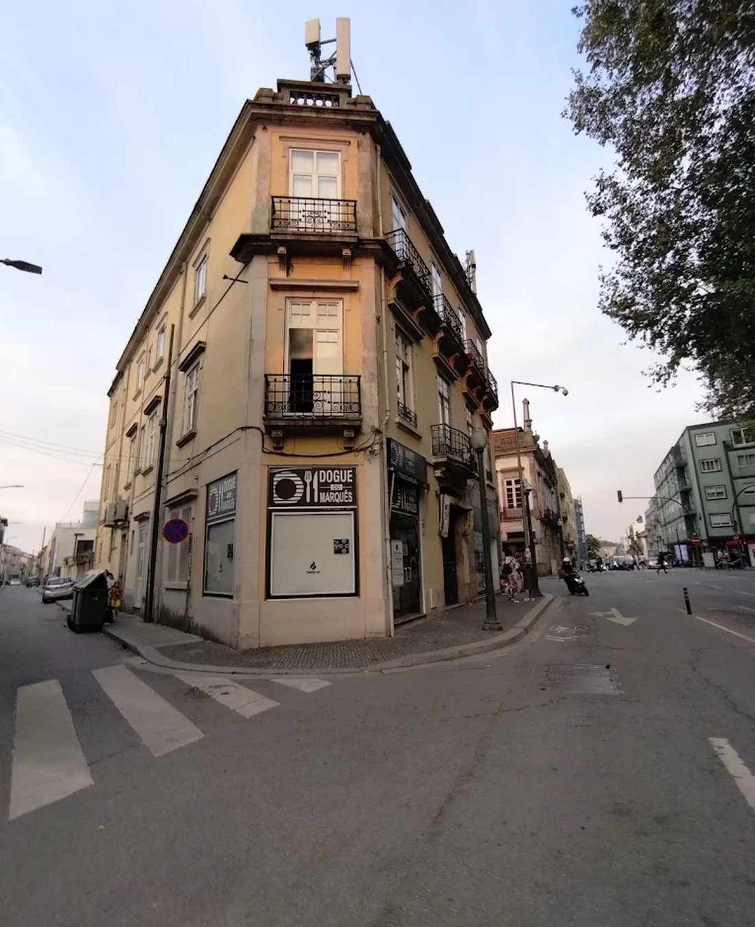 A casa do Dogue do Marquês na Rua da Constituição